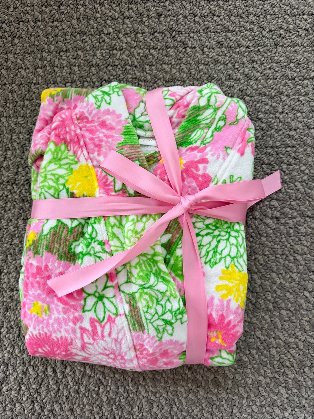 NWT Lilly Pulitzer Luxe Terry Robe Resort White Mum Patch One Size - Picture 2 of 2